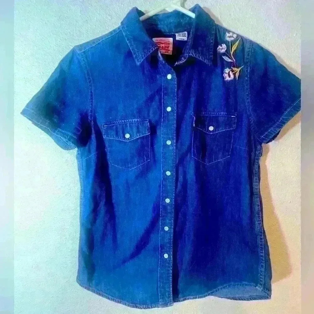 Levi’s Floral vintage inspired  Embroidered Denim Shirt- size XS